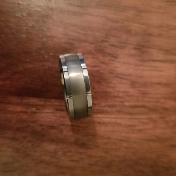 Men's Wedding Band - Picture 2 of 3